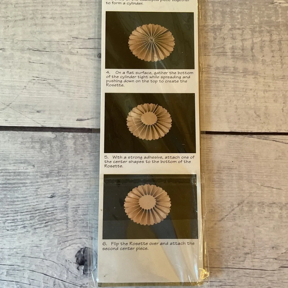Sizzix Tim Holtz Alterations Mini Paper Rosettes Decorative Strip Die 657177